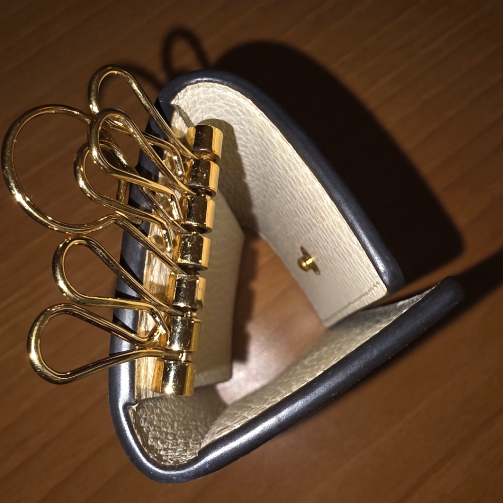 Gucci Key Holder - Picture 5 of 8